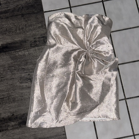 NWOT Lulus Bow Short Strapless Dress Shimmer Gold Color Medium size - Picture 1 of 4